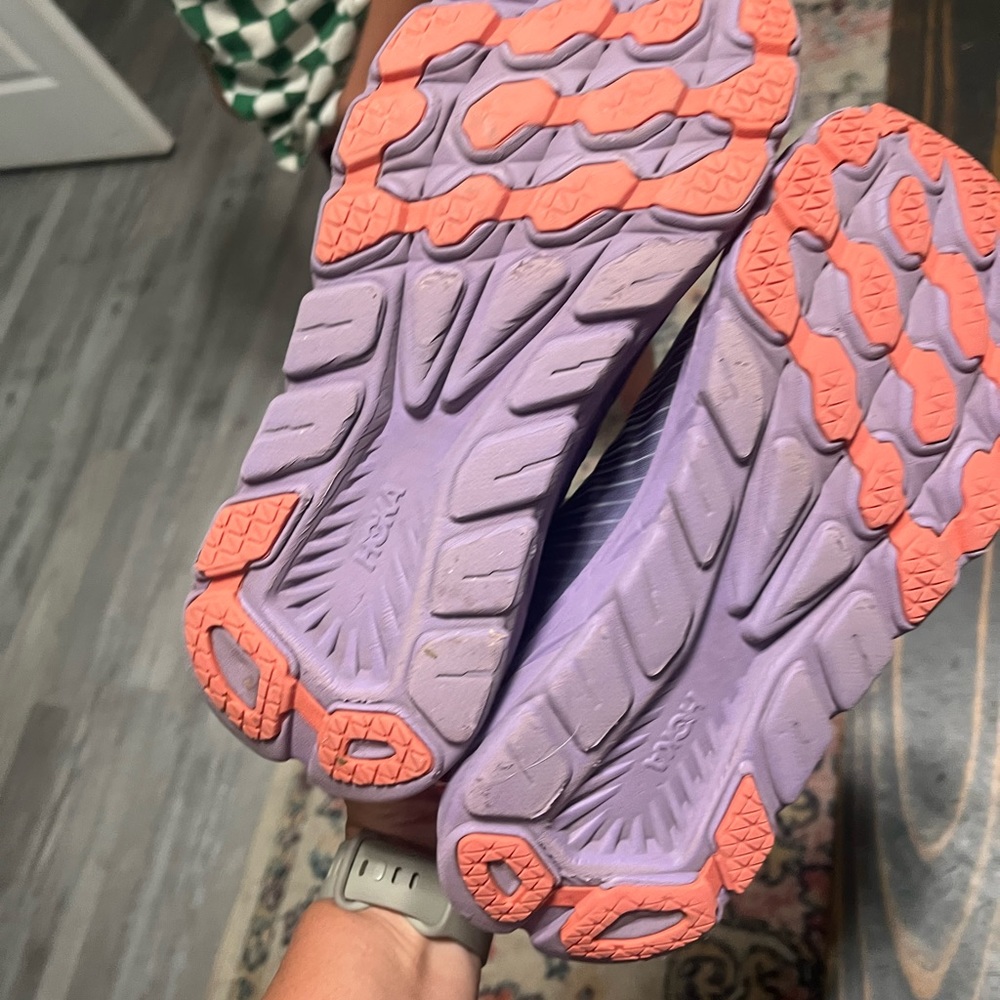Hokas - Picture 6 of 6